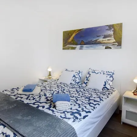 Apartment In Zambratija Mit Kleinem Garten *