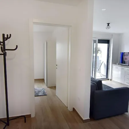Apartment In Zambratija Mit Kleinem Garten Umag