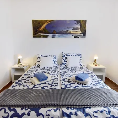 Apartment In Zambratija Mit Kleinem Garten