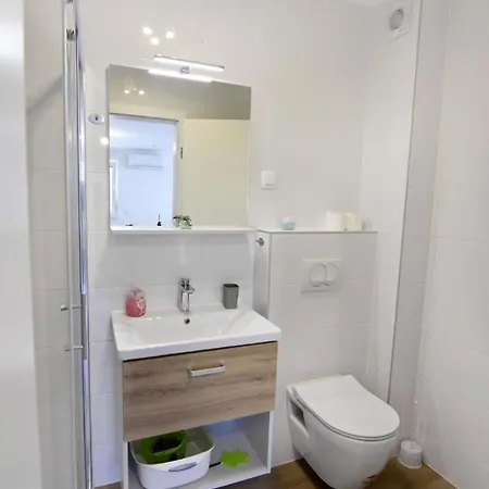 Apartment In Zambratija Mit Kleinem Garten